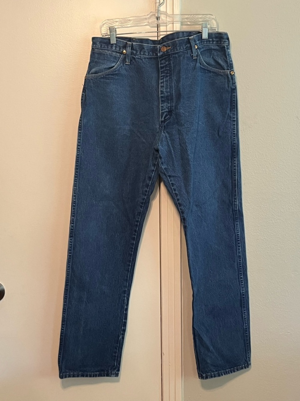 vintage Made in USA Wrangler 0013MWZ Cowboy Cut jeans Size 38x32 Dark Indigo